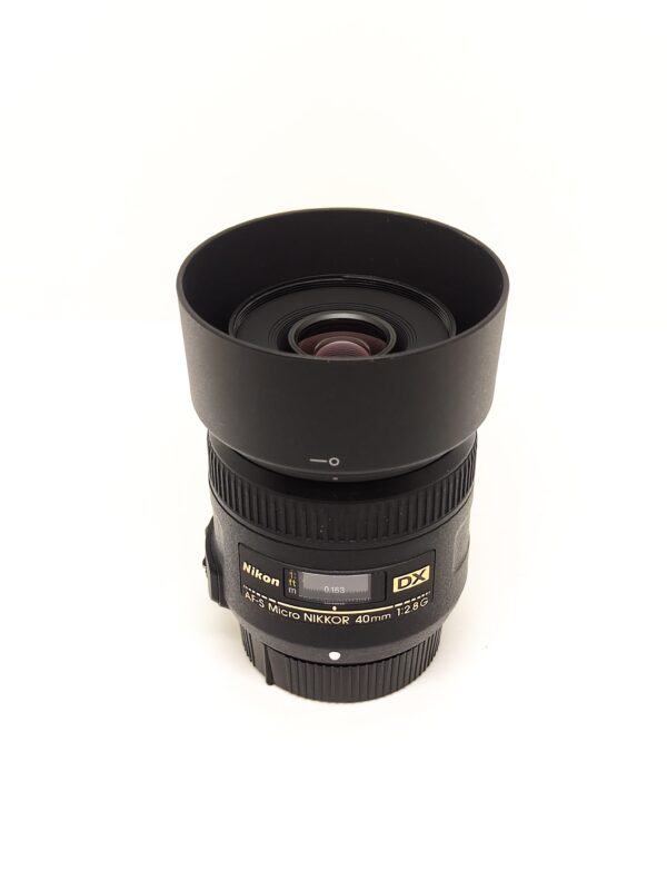 USATO: Nikon AF-S DX NIKKOR 40mm f/2.8 G Micro con paraluce HB-61 - immagine 3