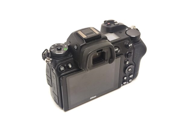 USATO: NIKON Z7 II Body + Kit Smallrige e scheda XQD 64 Sony  in OMAGGIO - immagine 6