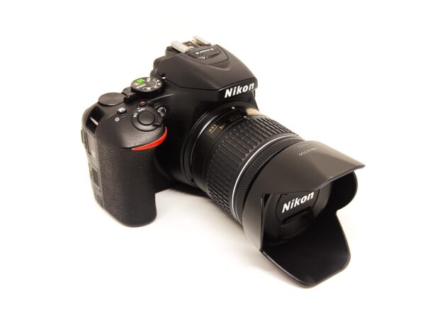 USATO: Nikon D5600 kit Nikon AF-P 18-55mm f/3.5-5.6 G DX VR - immagine 3